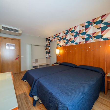 Hotel J. Balmes Vic Buitenkant foto
