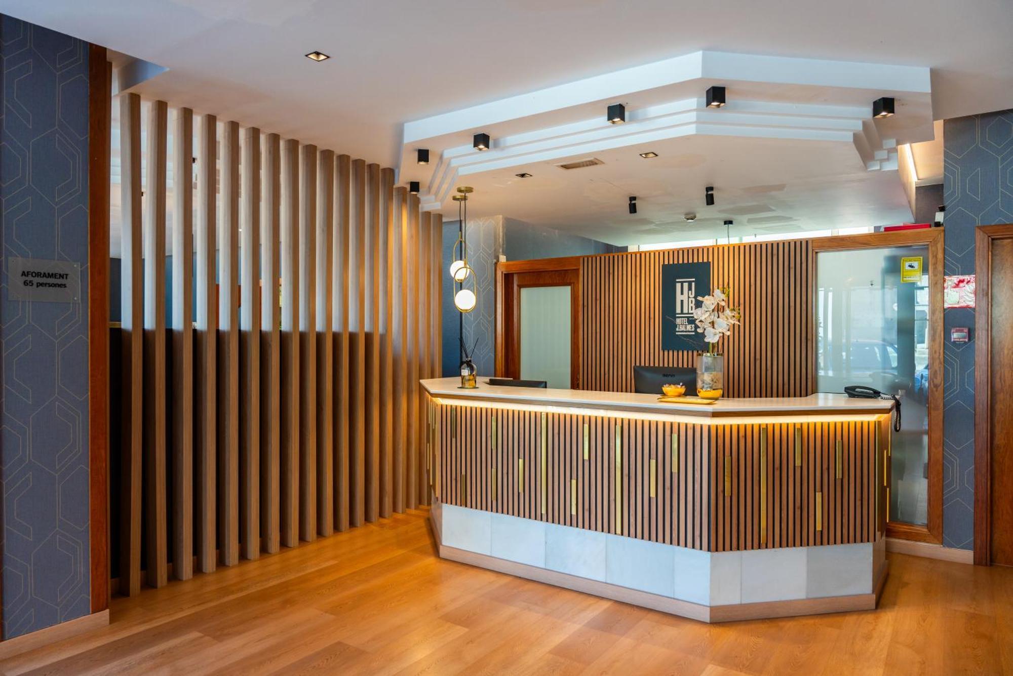 Hotel J. Balmes Vic Buitenkant foto