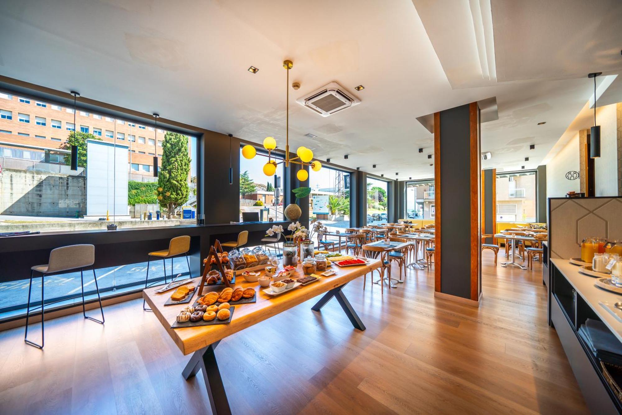 Hotel J. Balmes Vic Buitenkant foto