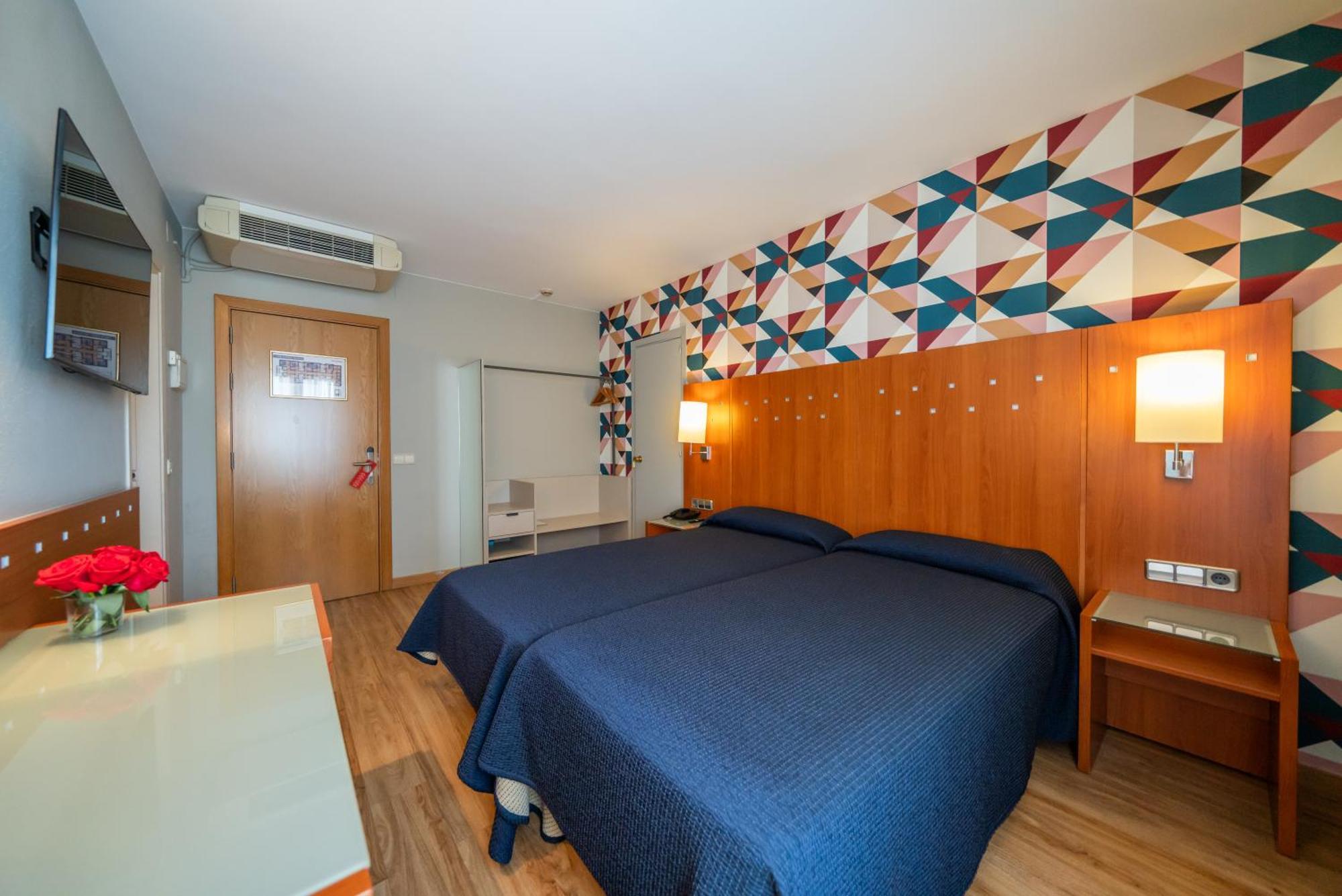 Hotel J. Balmes Vic Buitenkant foto