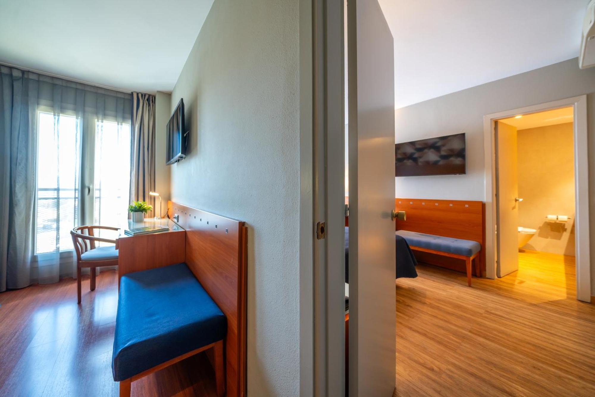 Hotel J. Balmes Vic Buitenkant foto