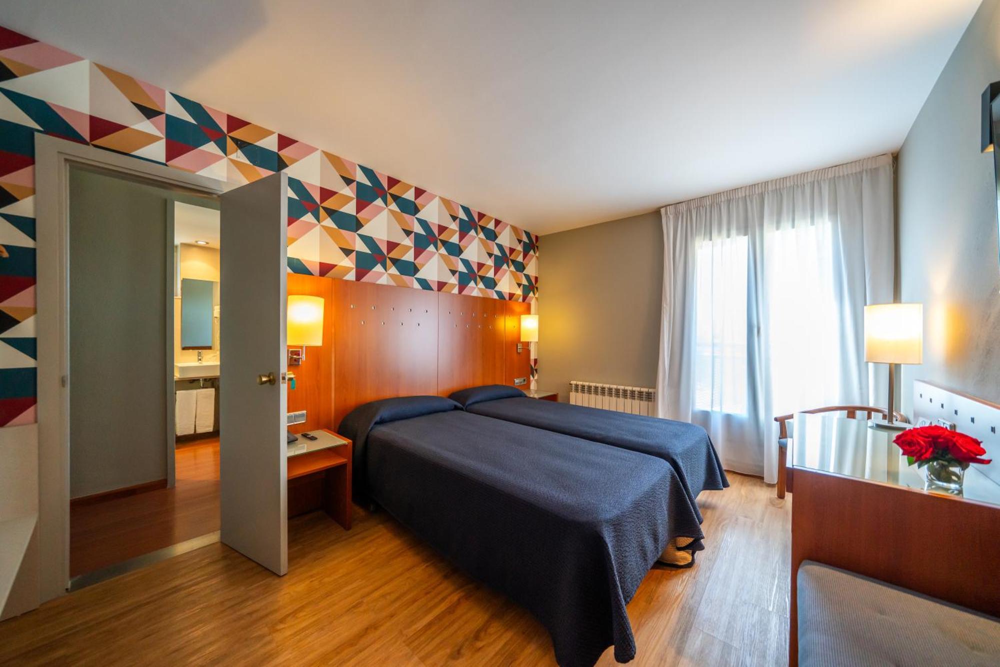 Hotel J. Balmes Vic Buitenkant foto