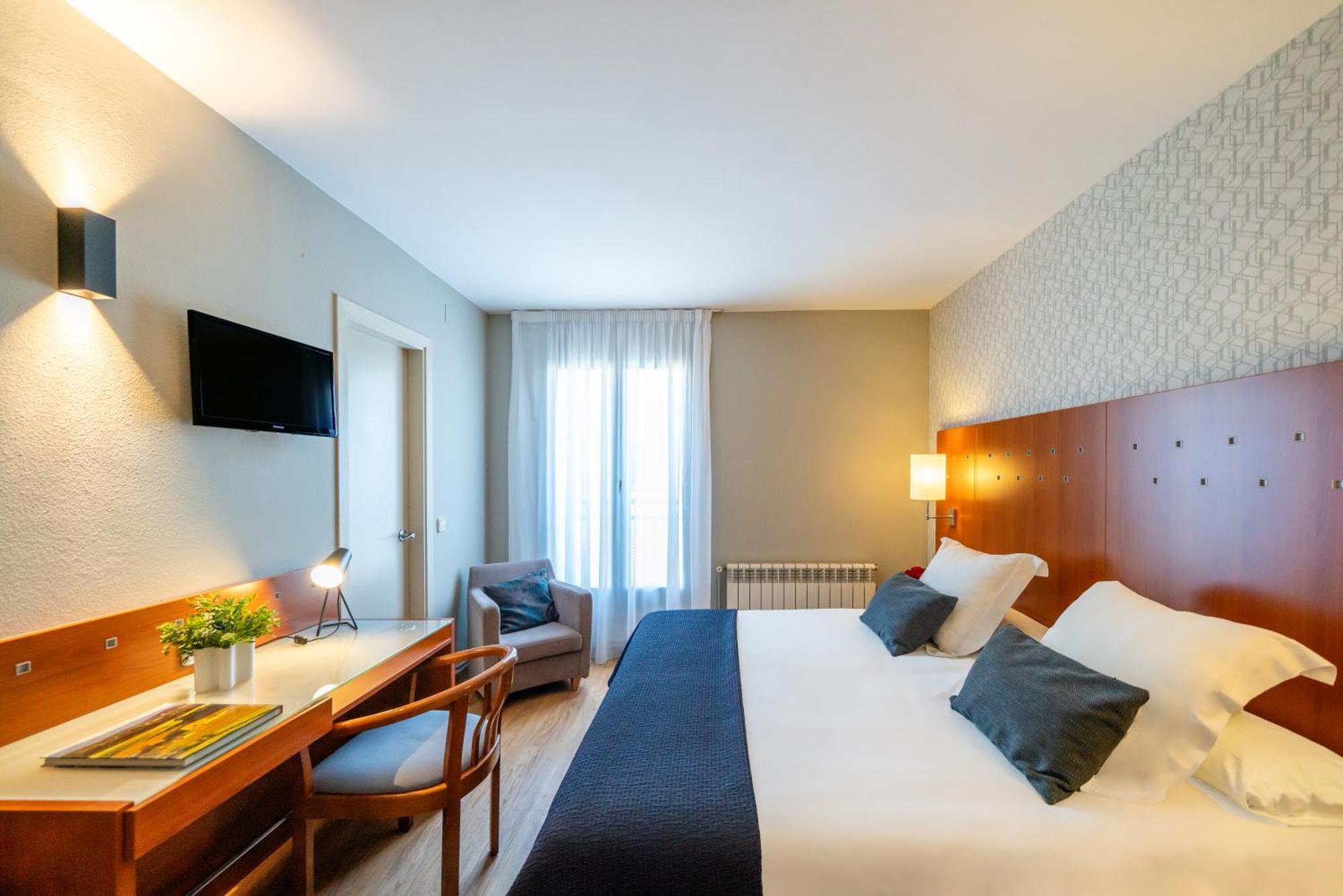 Hotel J. Balmes Vic Buitenkant foto