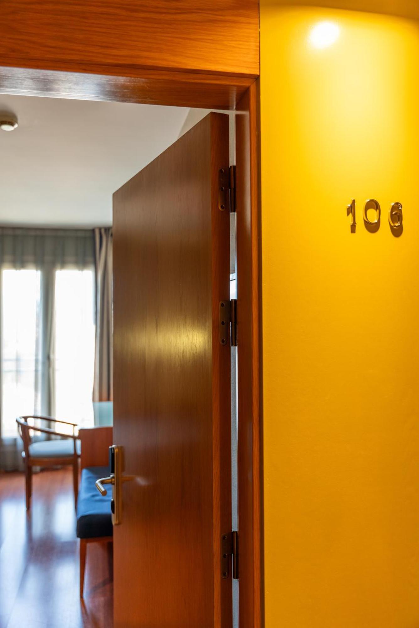 Hotel J. Balmes Vic Buitenkant foto
