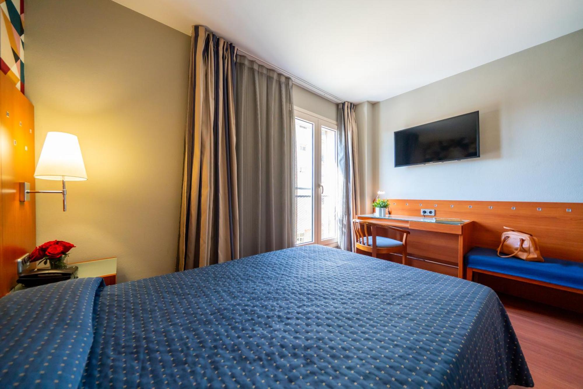 Hotel J. Balmes Vic Buitenkant foto
