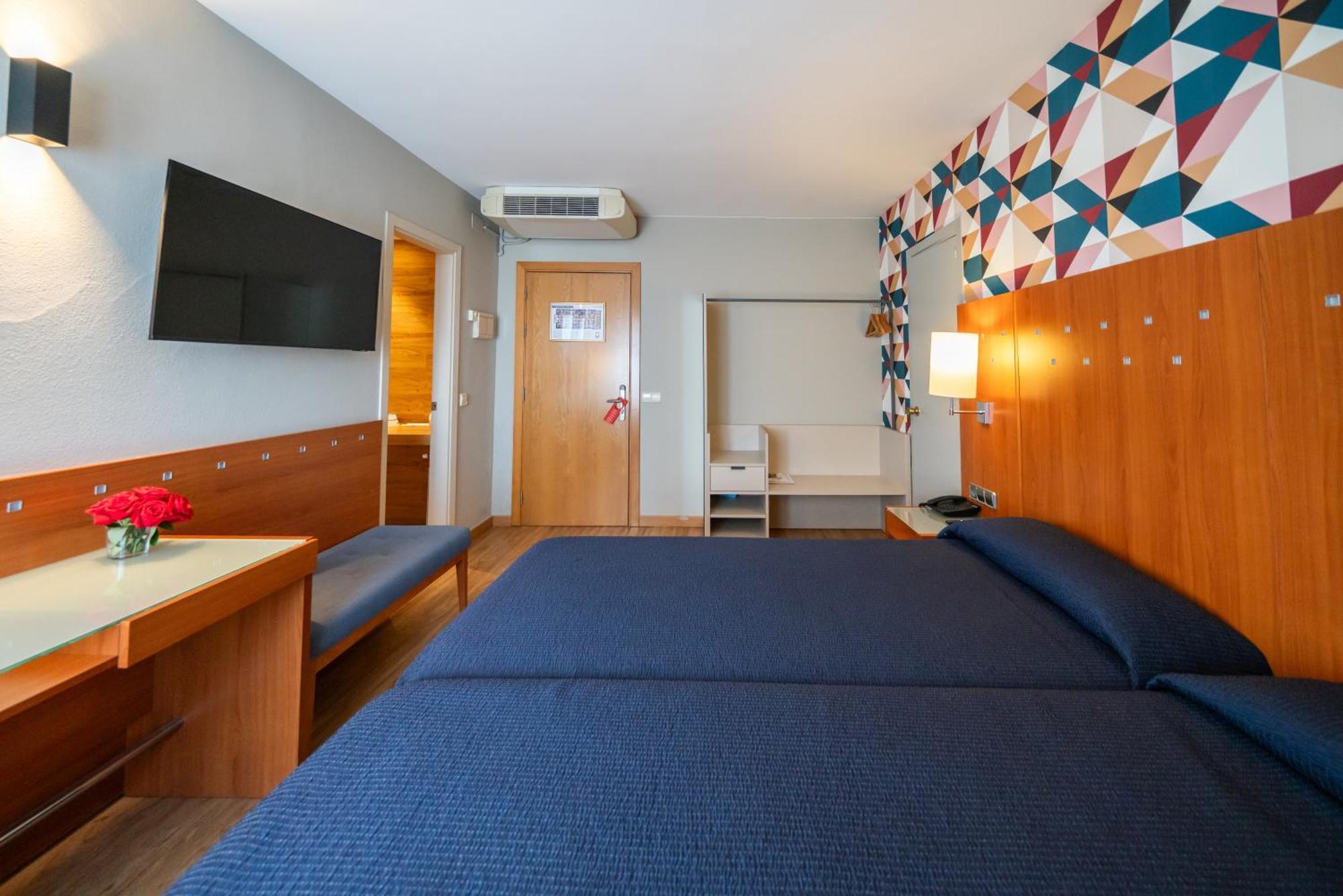Hotel J. Balmes Vic Buitenkant foto
