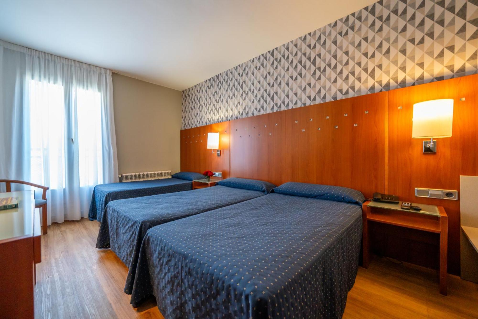 Hotel J. Balmes Vic Buitenkant foto