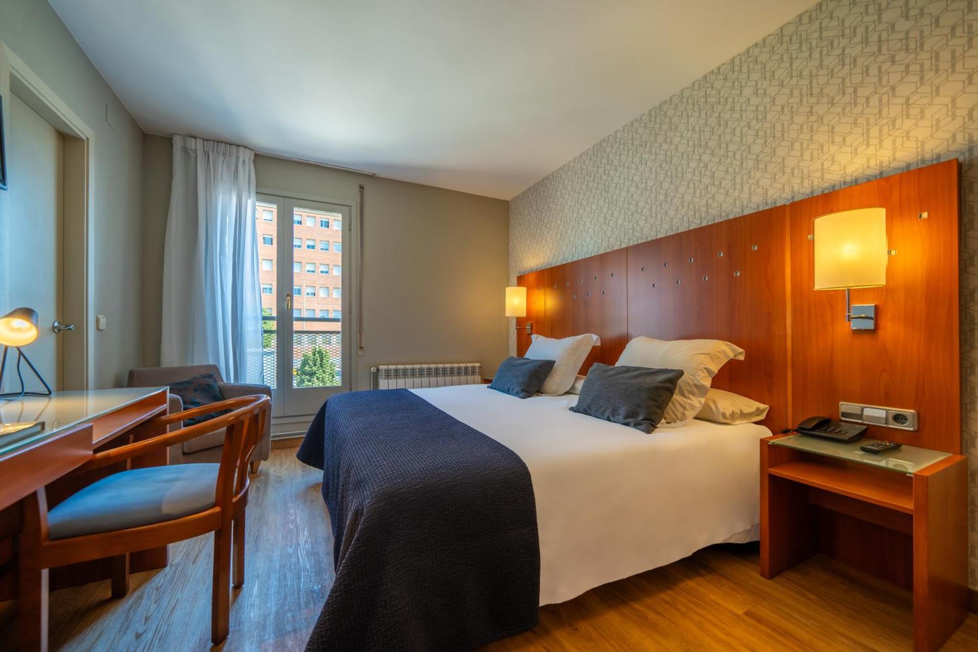 Hotel J. Balmes Vic Buitenkant foto