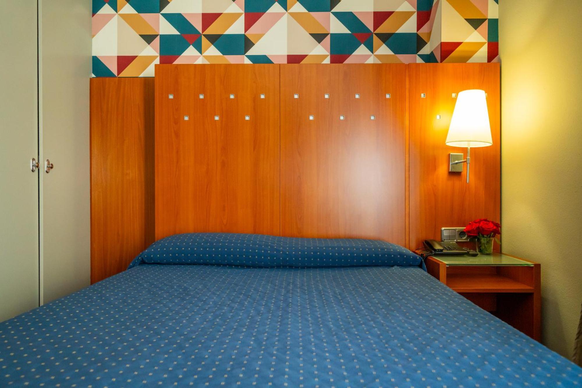 Hotel J. Balmes Vic Buitenkant foto