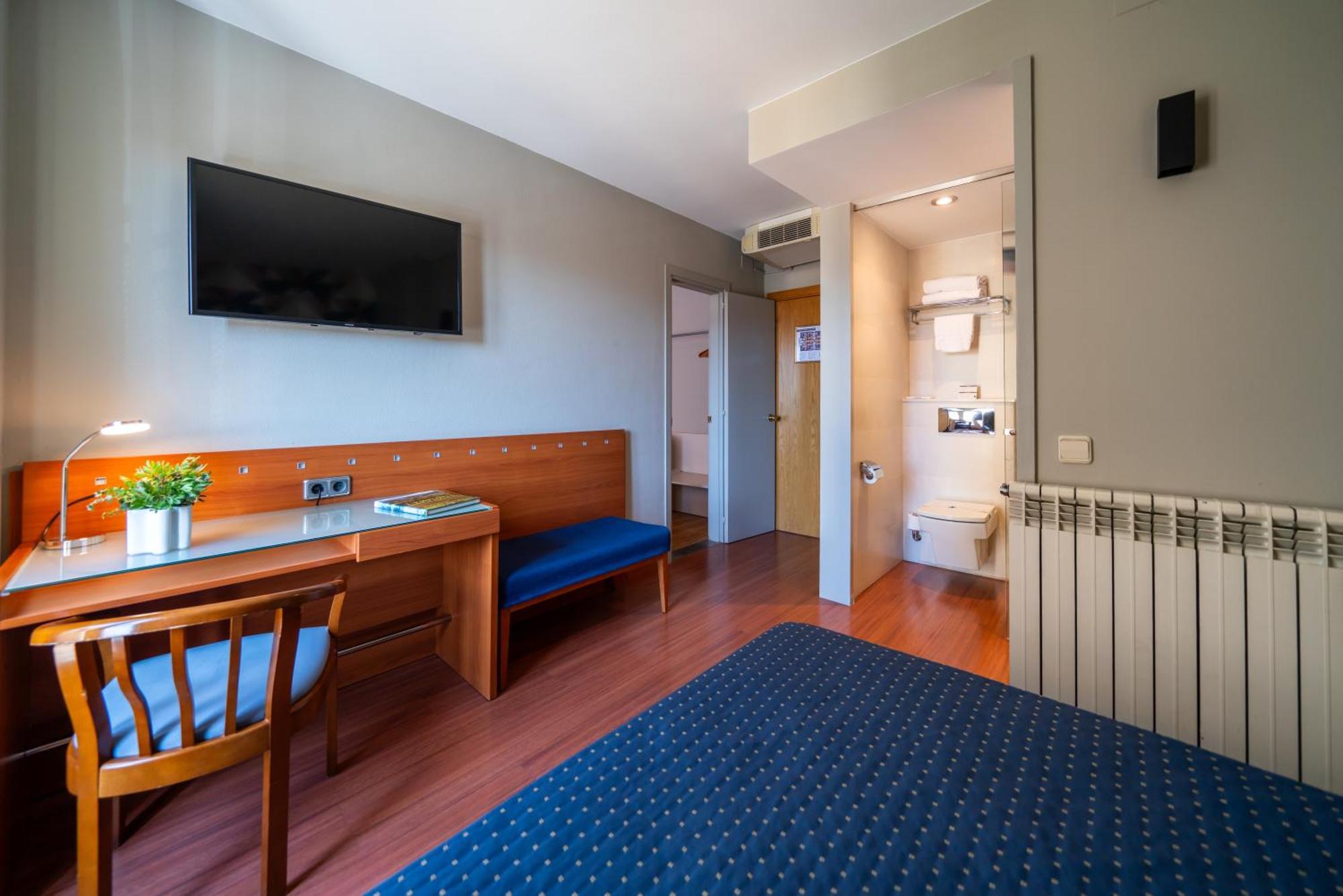 Hotel J. Balmes Vic Buitenkant foto
