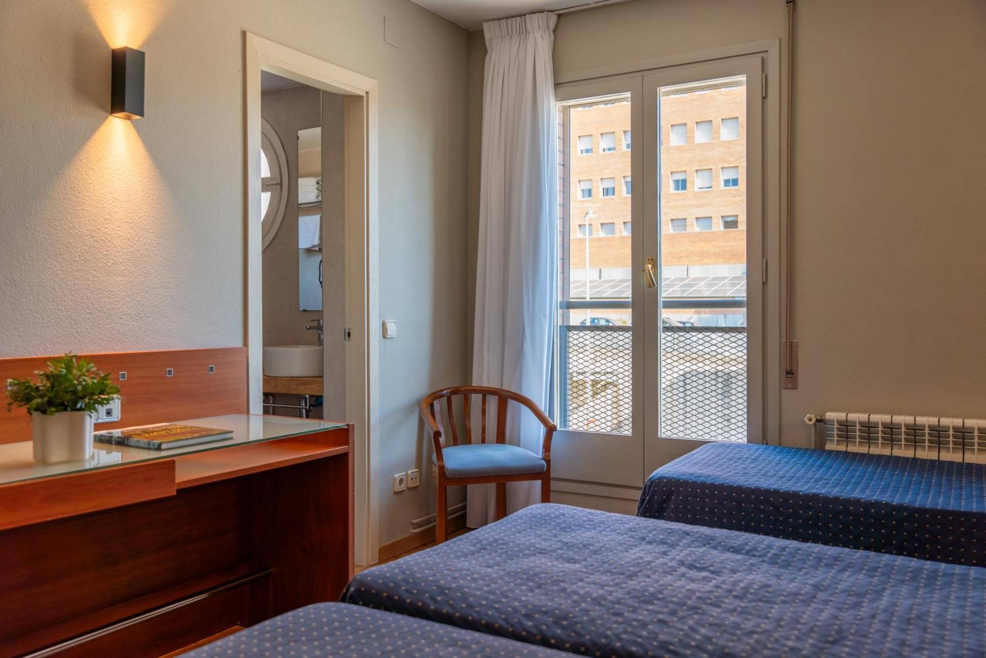 Hotel J. Balmes Vic Buitenkant foto
