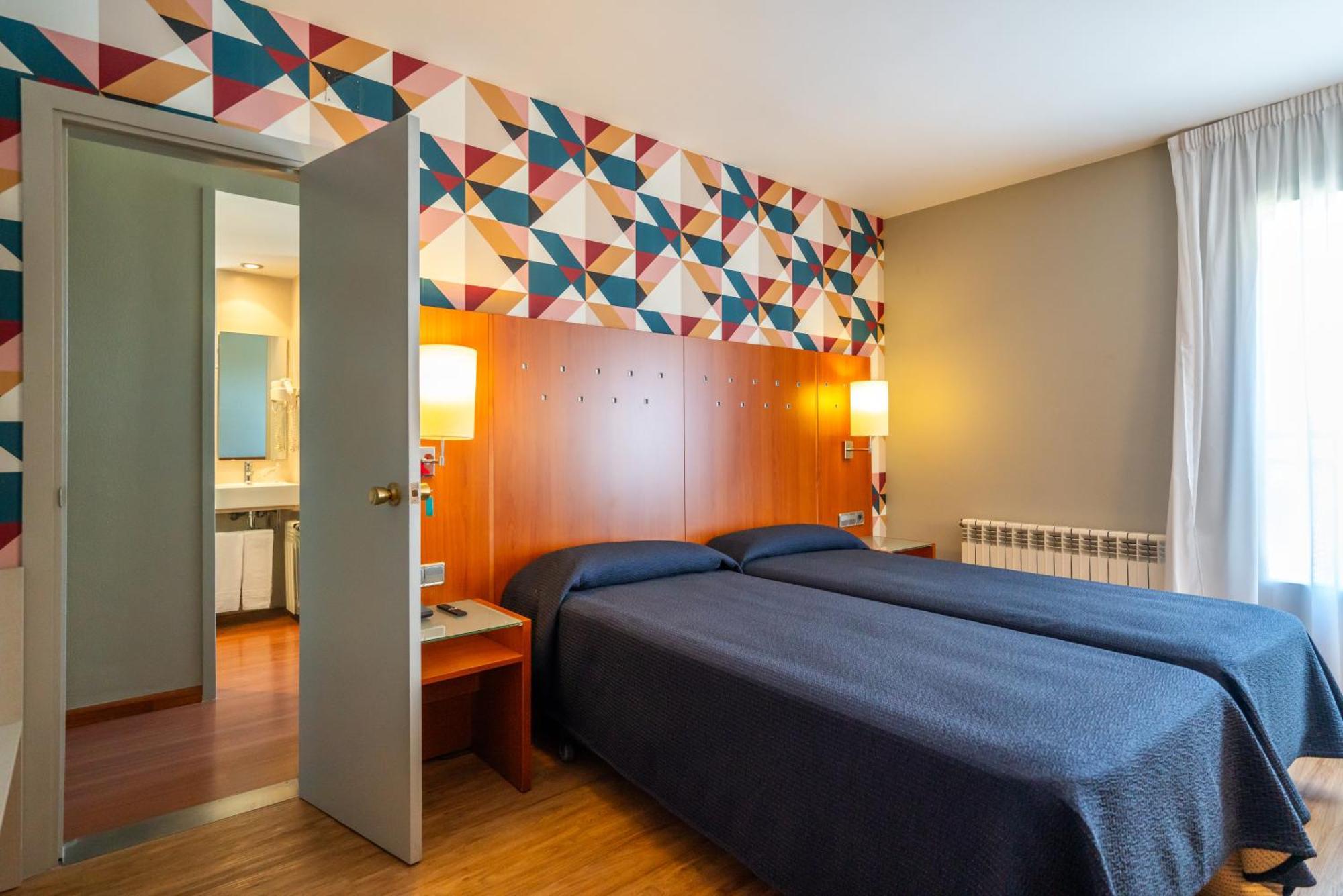 Hotel J. Balmes Vic Buitenkant foto