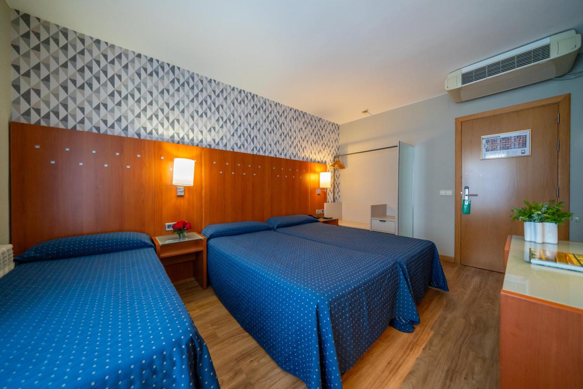 Hotel J. Balmes Vic Buitenkant foto